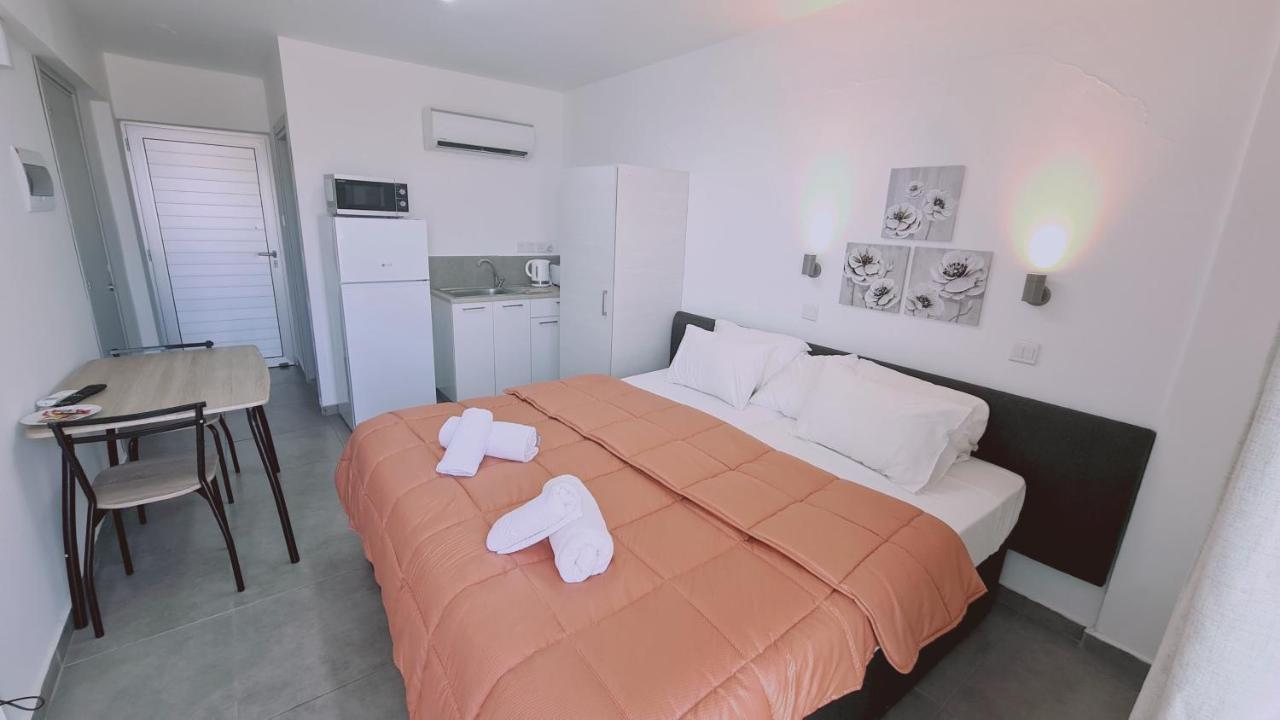 Stay Napa Living Studios Ayia Napa Exterior foto